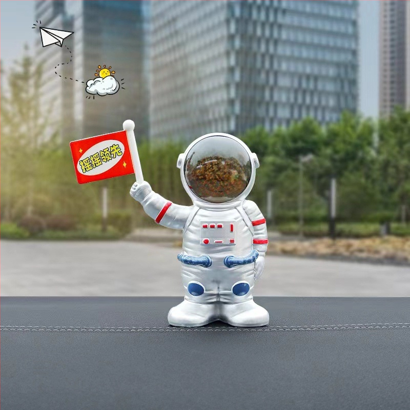 Auto ozdoba s astronautom – plast, čínsky tradičný štýl, dekorácia, bez personalizácie