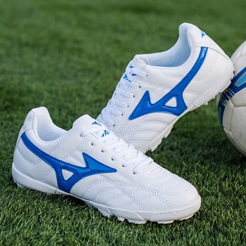 Fudbalske cipele s prednjim vezivanjem; protuklizna gumena podloga; gornji dio od sintetičke kože; tehnologija prozračnosti; pogodne za prirodnu travu i umjetnu travu