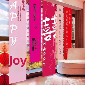 Prop pre usporiadanie svadobného priestoru - banner so zadným pozadím zo stuhy so symbolmi dvojitého šťastia (Materiál: stuha; Určenie: svadobná dekorácia; Nie je dovážaný)