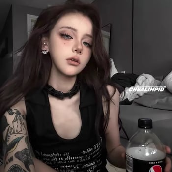 Kožna choker ogrlica s privjeskom od legure, bočni lanac, personalizirani trend stil