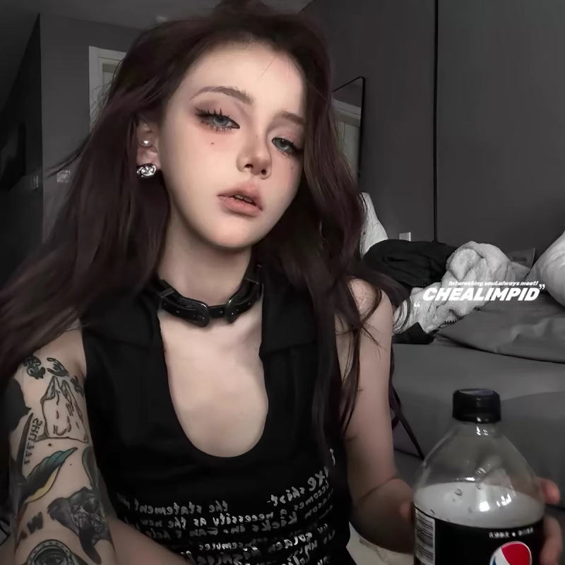 Kožna choker ogrlica s privjeskom od legure, bočni lanac, personalizirani trend stil