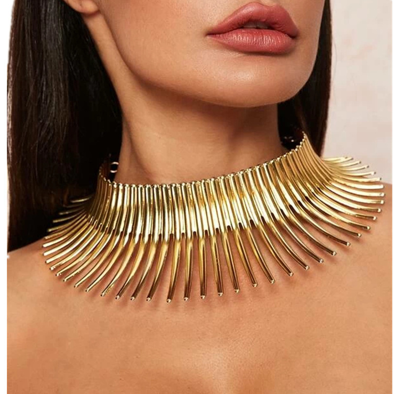 Ogrlica od legure s Rhinestone privjeskom, klavikularni lanac, dijamantna obrada, težina 36 g