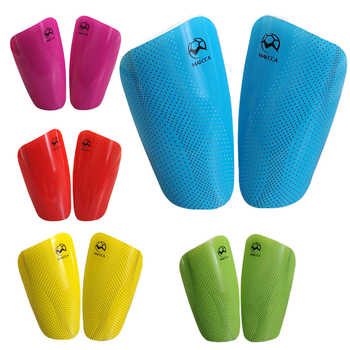 MAICCA futball sípcsontvédők felnőtteknek és gyerekeknek — műanyag héj, termékkód 885-9, vastagabb dupla rétegű betét ventillációs nyílásokkal