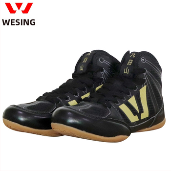 Zápasové topánky s vysokým horným, podrážka z hovädzej šľachy, vršok z umelej PU kože, tlmiaca adhézna technológia, rovná päta