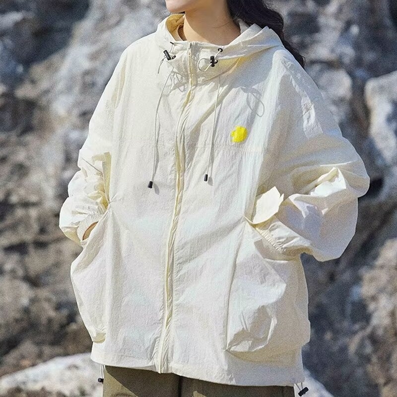 Παλτό με UV προστασία, ελαφρύ και διαπνέον πολυεστέρας (90% του κύριου υλικού), σταθερή κουκούλα, μπροστινό φερμουάρ, τσέπες στις πλευρές, φαρδιά γραμμή, για εφήβους