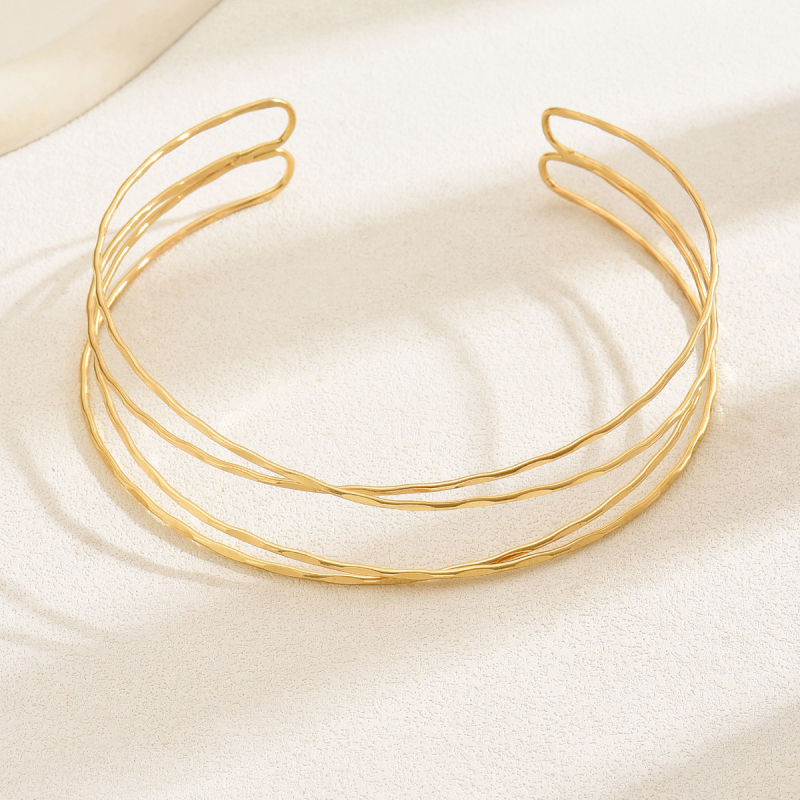 Vasból készült, többszörös üreges keresztnyaklánc, állítható nyitással és gravírozott vonalakkal – geometrikus stílus, uniszex