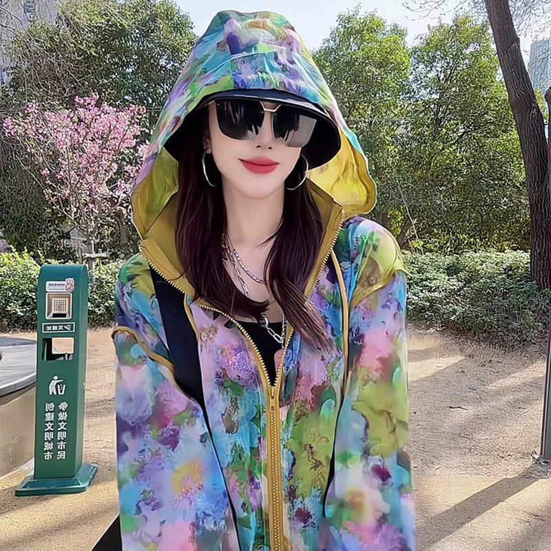 Női kapucnis napvédő kabát, légáteresztő poliészter anyag, tavasz 2025