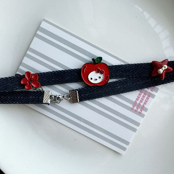 Set ogrlice i narukvice s motivom jabuka‑mačka, denim i kožni detalji, za žene