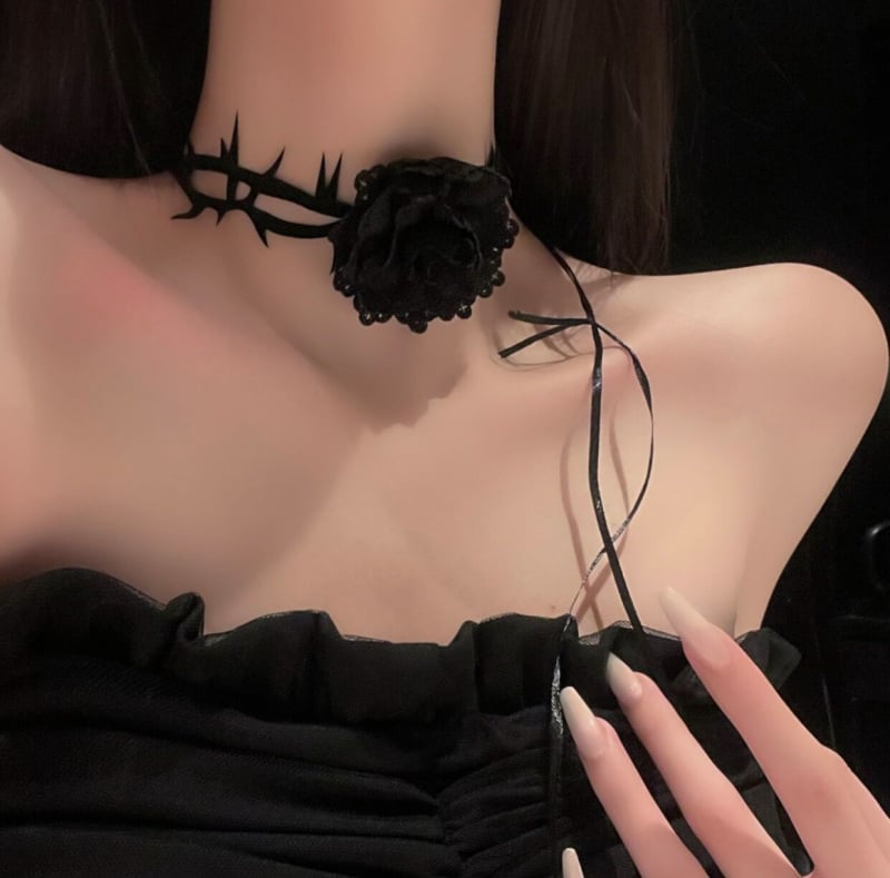 Choker ogrlica s cvjetnim motivom, brend YIWEI STUDIO, stil Net Red Wind, opseg 41–50 cm, klasičan lanac