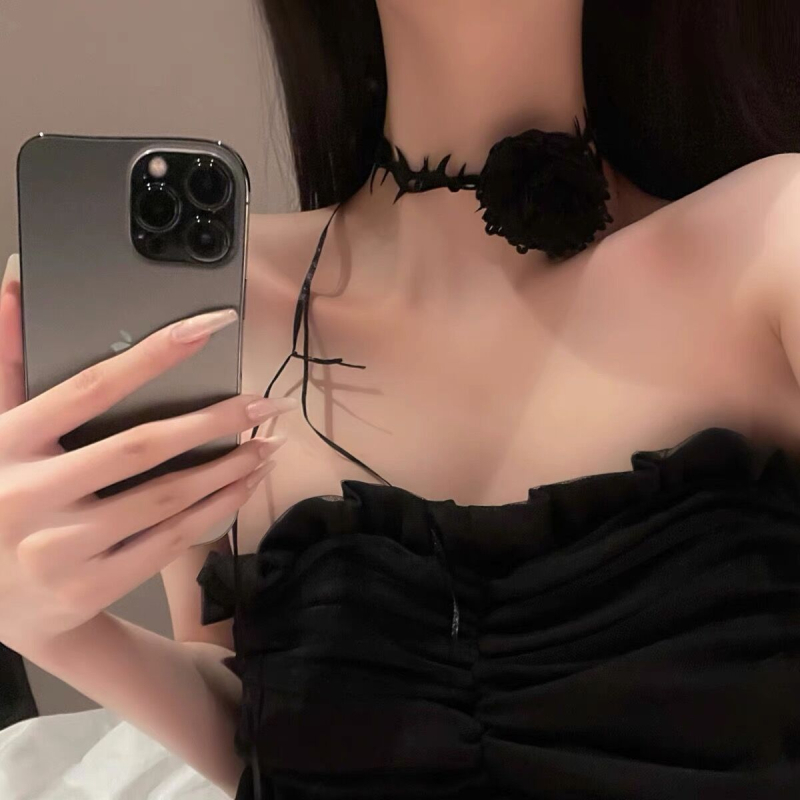 Choker ogrlica s cvjetnim motivom, brend YIWEI STUDIO, stil Net Red Wind, opseg 41–50 cm, klasičan lanac