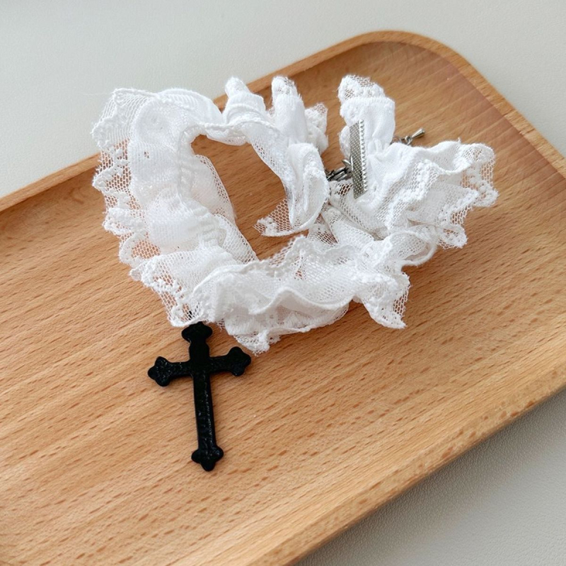Choker s dvostrukom čipkom križem i lančićem ključne kosti, ručno izrađeno, mješani materijali