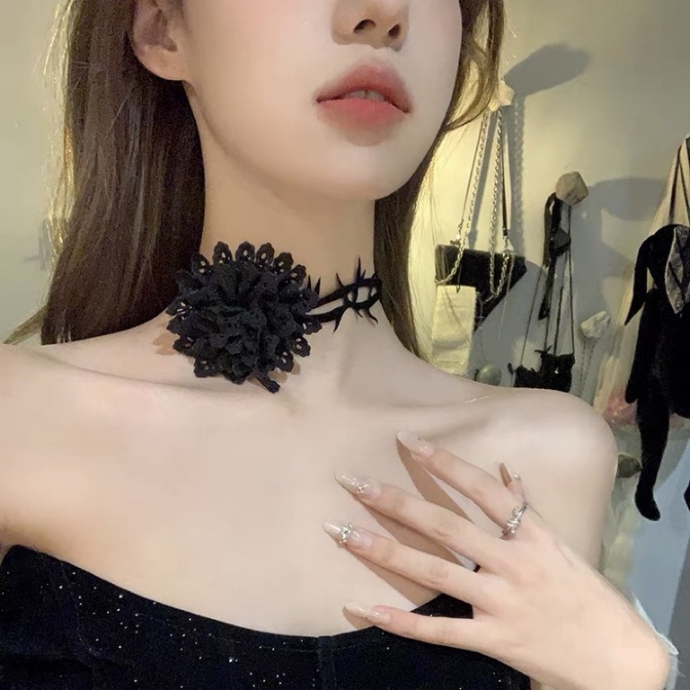 Choker ogrlica s oblikom cvijeta, podesiva, ručna izrada, flocking materijal, lanac ključne kosti