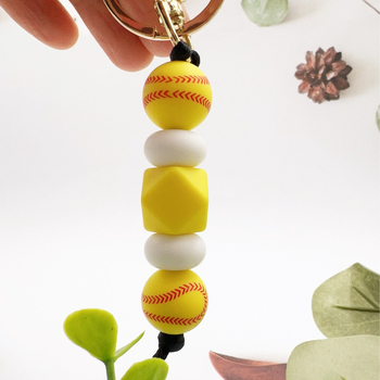 Sportos stílusú kulcstartó szilikon gyöngyökkel és hátizsák csatolható kivitel – modell K-1060