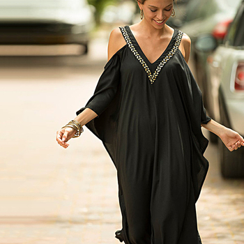 Плажна рокля-покривало с V-образно деколте и открити рамене, свободен макси силует, полиестерна тъкан с подплата