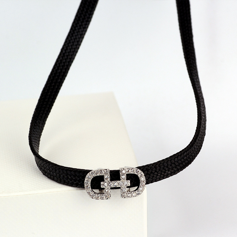 Betűs choker nyaklánc ötvözet lánccal és Polygonatum függővel, Chopin lánccal, hossz 41–50 cm, koreai stílus