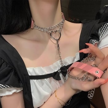 Szív alakú chokert műbőrből, ötvözet medállal és kulcscsont-lánccal, 20 g