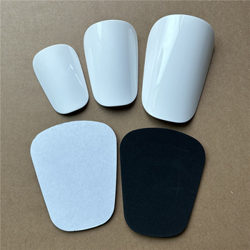 Futball sípcsontvédők közvetlen csatlakozási dizájnnal (anyag: műanyag; testreszabás: igen; alkalmazás: futball; licencelhető magánmárkák: igen)