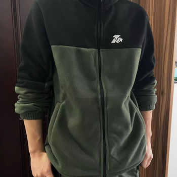 Unisex flis jakna s visokim ovratnikom, kardiganski stil s kontrastnim bojama, koralno velur tkanina i podstava, za zimu i jesen