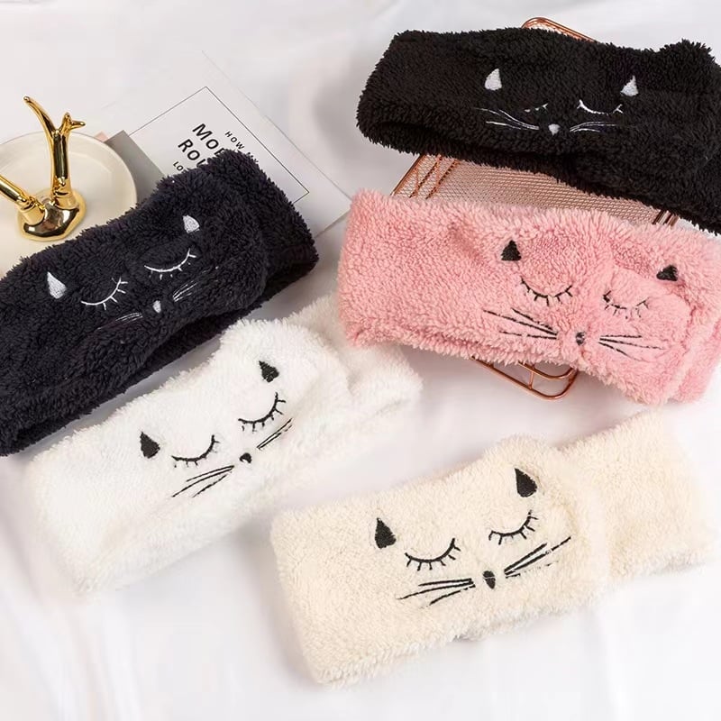 Macskás hímzéssel és Velcro-záródással ellátott hajpánt, textil anyag, kockás minta