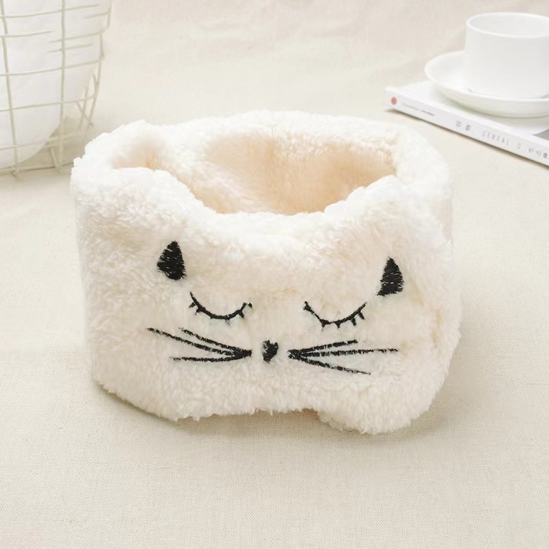 Macskás hímzéssel és Velcro-záródással ellátott hajpánt, textil anyag, kockás minta