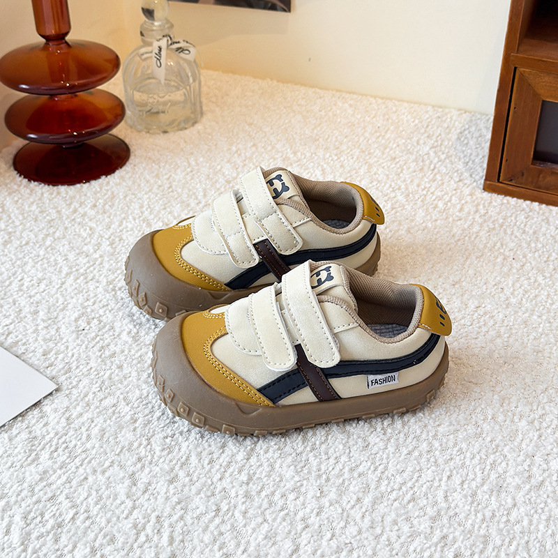 Gyerekeknek készült futócipő Velcro-zárral, könnyű mikroszálas felsőrész, gumírozott talp, uniszex mindennapi viselet