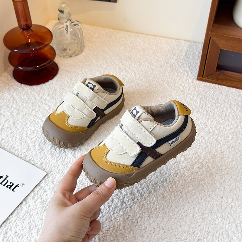 Gyerekeknek készült futócipő Velcro-zárral, könnyű mikroszálas felsőrész, gumírozott talp, uniszex mindennapi viselet