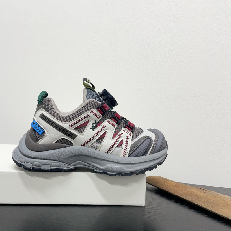 Gyerekeknek szóló fűzős sportcipő blokk mintával, ultrafiber felsőrész, gumírozott talp, forgó fűzőkkel, uniszex, 4–16 évesek, tavasz