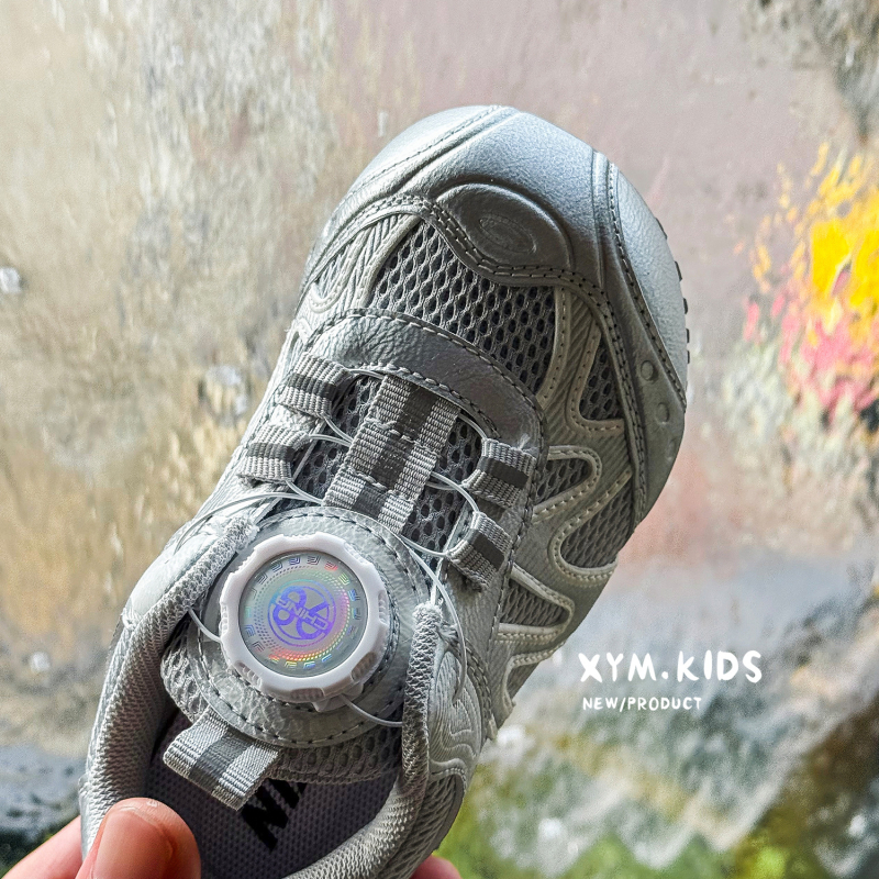 Gyermekeknek szóló sportcipő forgatható csattal, légáteresztő mikroszálas felsőrész, gumírozott talp, uniszex, tavaszi szezonra