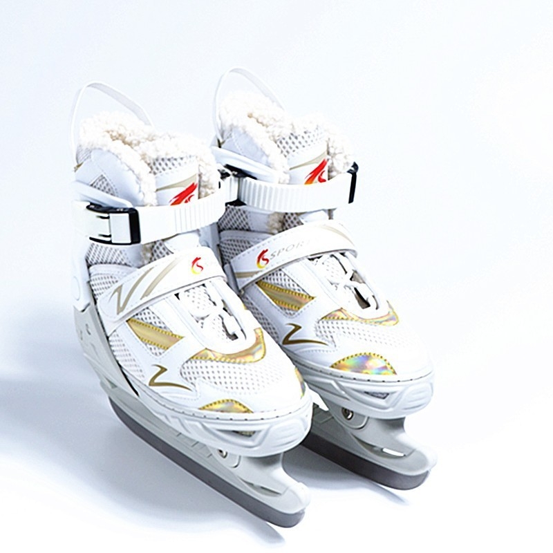 Állítható acélszerkezetű gyorskorcsolya cipő – felső rész hálószövet, PVC talp, pengék szénacélból