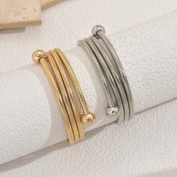 Гривна за ръка от стоманена тел с три слоя навиване и геометрични мъниста