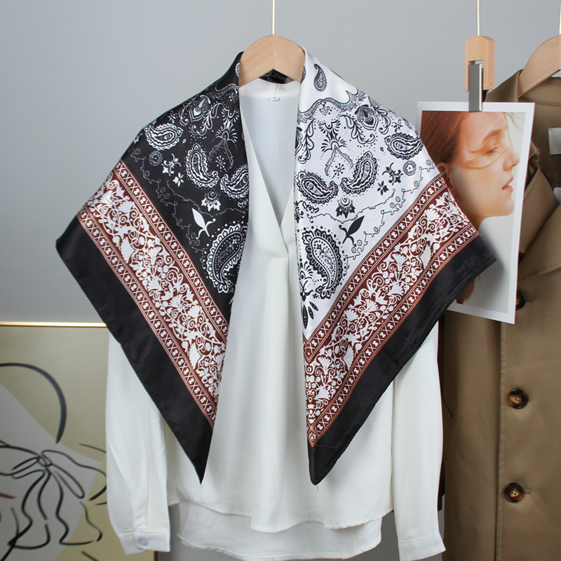 Négyzet alakú szatén kendő – nyomtatott retro művészeti motívummal, nyári napvédelem, utazási kiegészítő