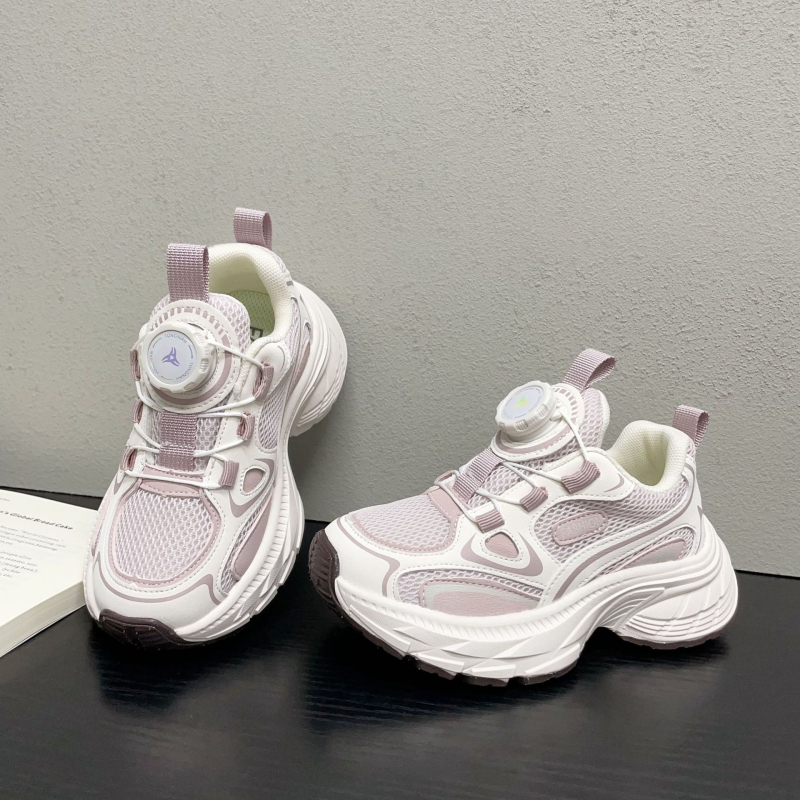 Gyerekeknek készült sportcipő forgó gombos záródással, lélegző felsőrész szuper rostból, gumírozott talp, színes dizájn, tavasz 2026