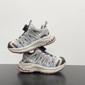 Gyerekeknek készült sportcipő forgó gombokkal és színben egyeztetett mintával - felsőrész: szuper rost; talp: gumi; záródás: forgó gomb; korosztály: 4–16 év