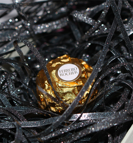 Подаръчна кутия от рафия с блестящ филм | Опаковка: PP пакет | Подходяща за подарък за рождени дни и сватби