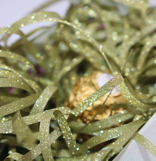 Подаръчна кутия от рафия с блестящ филм | Опаковка: PP пакет | Подходяща за подарък за рождени дни и сватби