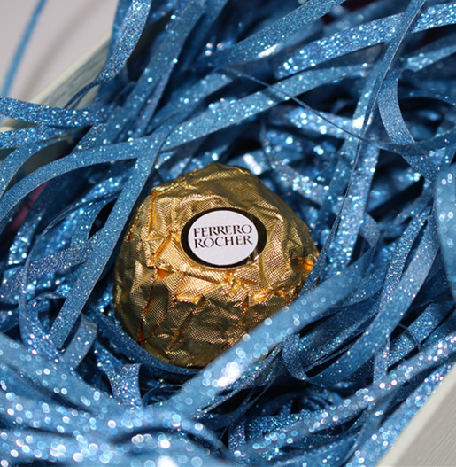 Подаръчна кутия от рафия с блестящ филм | Опаковка: PP пакет | Подходяща за подарък за рождени дни и сватби