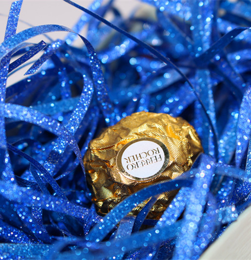 Подаръчна кутия от рафия с блестящ филм | Опаковка: PP пакет | Подходяща за подарък за рождени дни и сватби