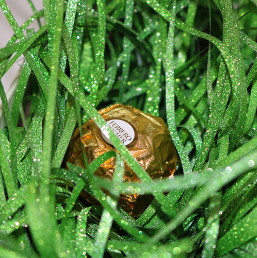 Подаръчна кутия от рафия с блестящ филм | Опаковка: PP пакет | Подходяща за подарък за рождени дни и сватби