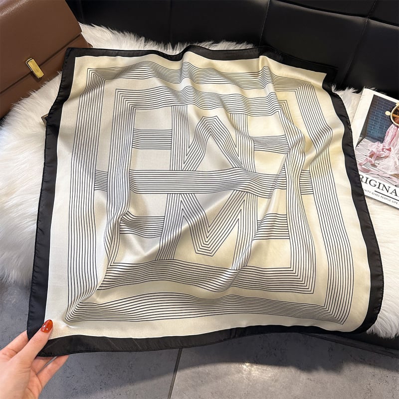 Квадратно шалче – полиестер, проста оплетка, принт; Зима 2025, елегантно и универсално