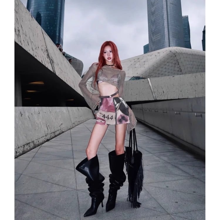 Γυναικεία μόδα μποτάκια με μυτερό δάχτυλο, υψηλό ύψος γάμπας, PU επάνω μέρος, λεπτό τακούνι 6–8 εκ