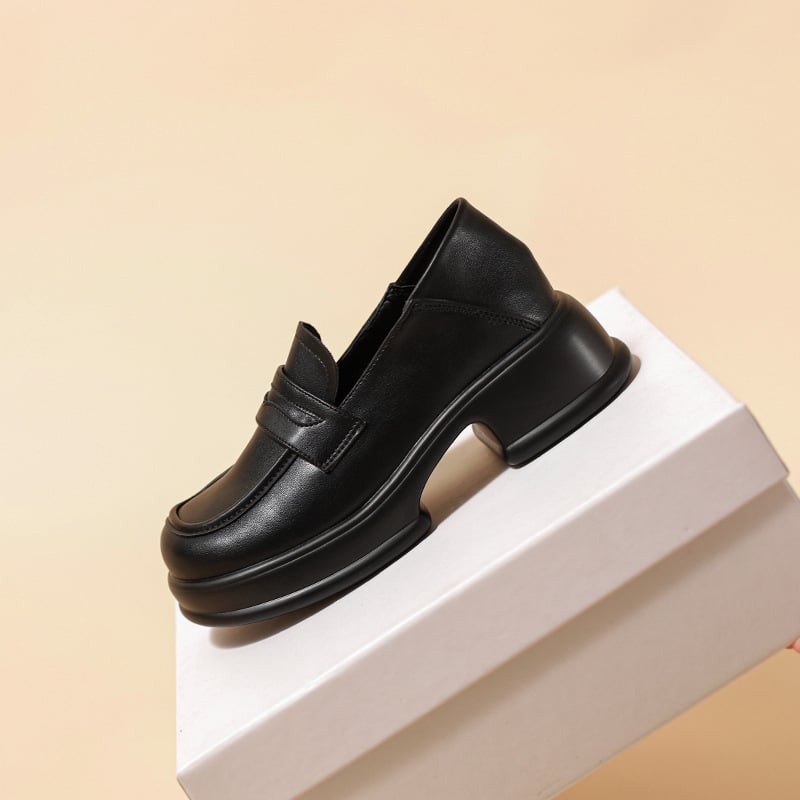 Πλατφορμ loafers με στρογγυλό нос, επάνω μέρος από γνήσιο δέρμα, επένδυση από δέρμα, καουτσούκ σόλα, μεσαίου ύψους χοντρός τετράγωνος τακούνι 3-5 εκ, σχέδιο ανύψωσης ύψους