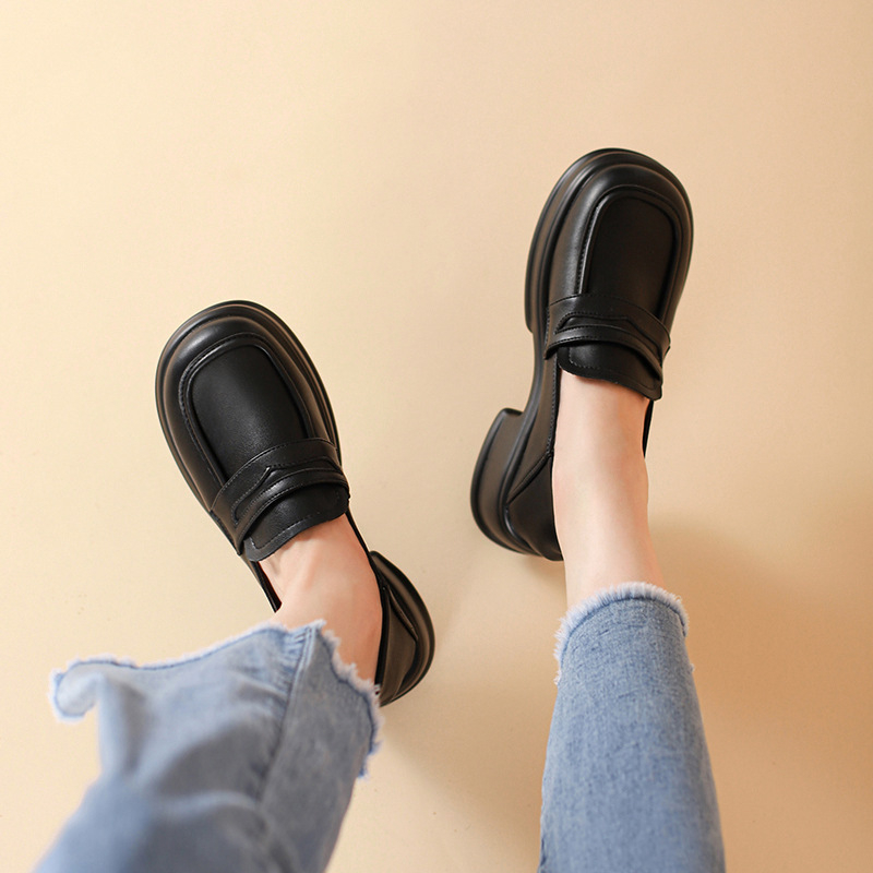 Πλατφορμ loafers με στρογγυλό нос, επάνω μέρος από γνήσιο δέρμα, επένδυση από δέρμα, καουτσούκ σόλα, μεσαίου ύψους χοντρός τετράγωνος τακούνι 3-5 εκ, σχέδιο ανύψωσης ύψους