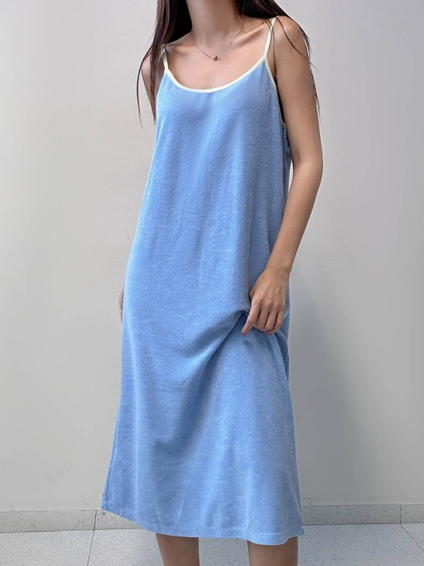 Costum de baie întreg pentru femei, cu pernă la bust, fără mâneci, model cu panouri colorate; material: nailon; 82% poliester, căptușeală poliester 18%.