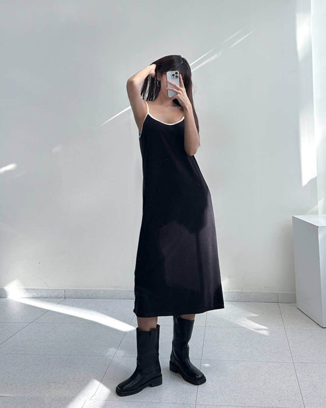 Costum de baie întreg pentru femei, cu pernă la bust, fără mâneci, model cu panouri colorate; material: nailon; 82% poliester, căptușeală poliester 18%.