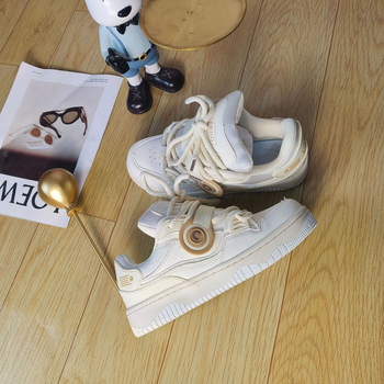 Uniszex alacsony profilú sportcipő PU felsőrésszel, gumíztalp, könnyű, magasságot növelő, fűzővel