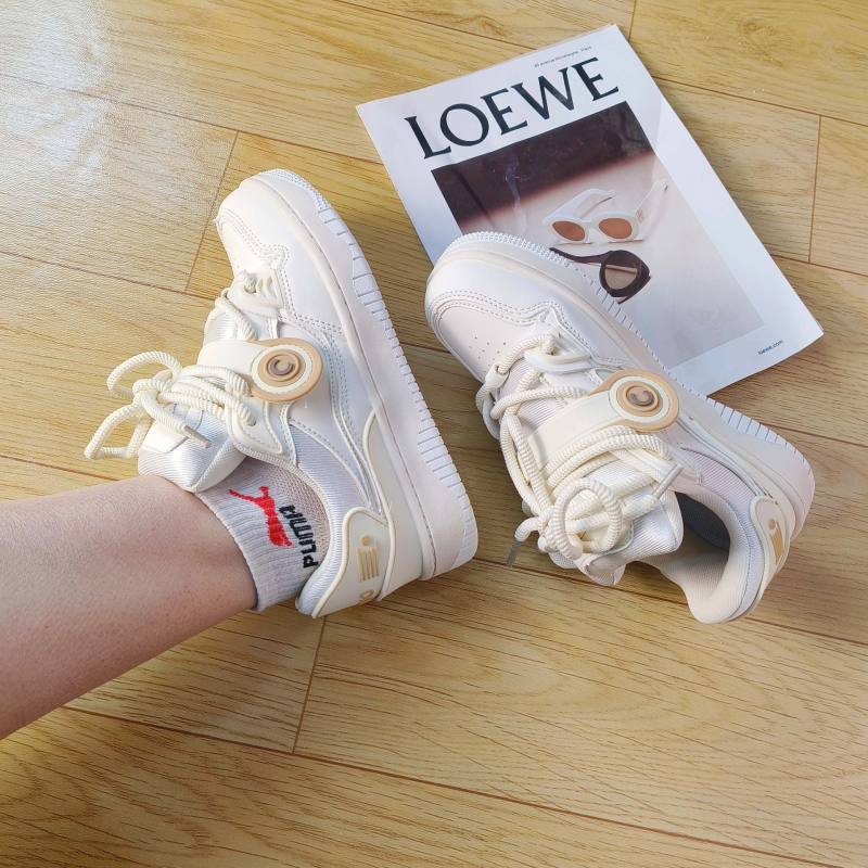 Uniszex alacsony profilú sportcipő PU felsőrésszel, gumíztalp, könnyű, magasságot növelő, fűzővel