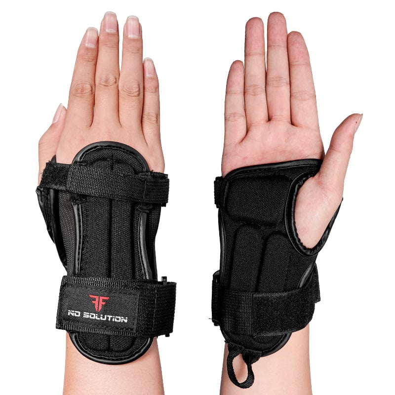 Többsportos csuklóvédő EVA anyagból: tenyér- és csuklóvédelmi rész síeléshez, görkorizáshoz és gördeszkázáshoz