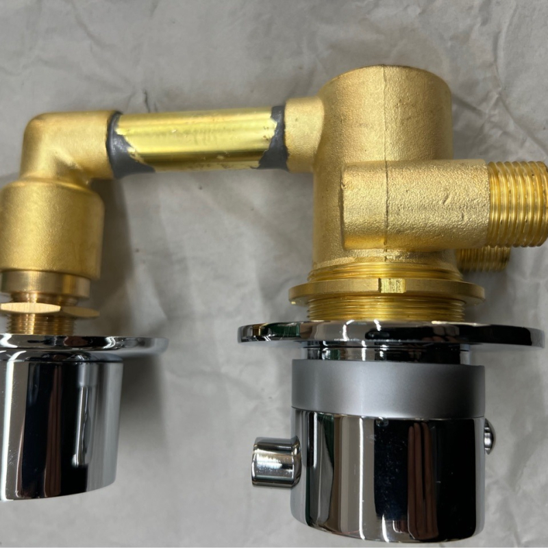 Tuš termostatski miješalica, bakreno tijelo, termostatsko jezgro bakreno, elektroplatiranje završna obrada, 20 mm ulaz/izlaz, moderni minimalistički stil