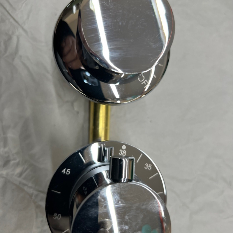 Tuš termostatski miješalica, bakreno tijelo, termostatsko jezgro bakreno, elektroplatiranje završna obrada, 20 mm ulaz/izlaz, moderni minimalistički stil