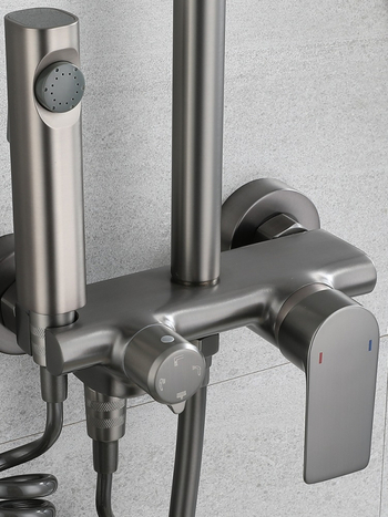 Bakreni set tuša s tlačnim gornjim mlazom i ručnim tušem, ugrađena instalacija